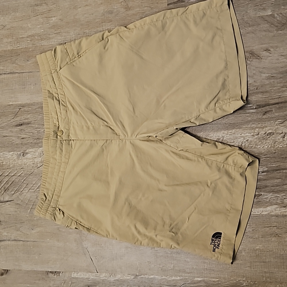 The North Face Shorts Large